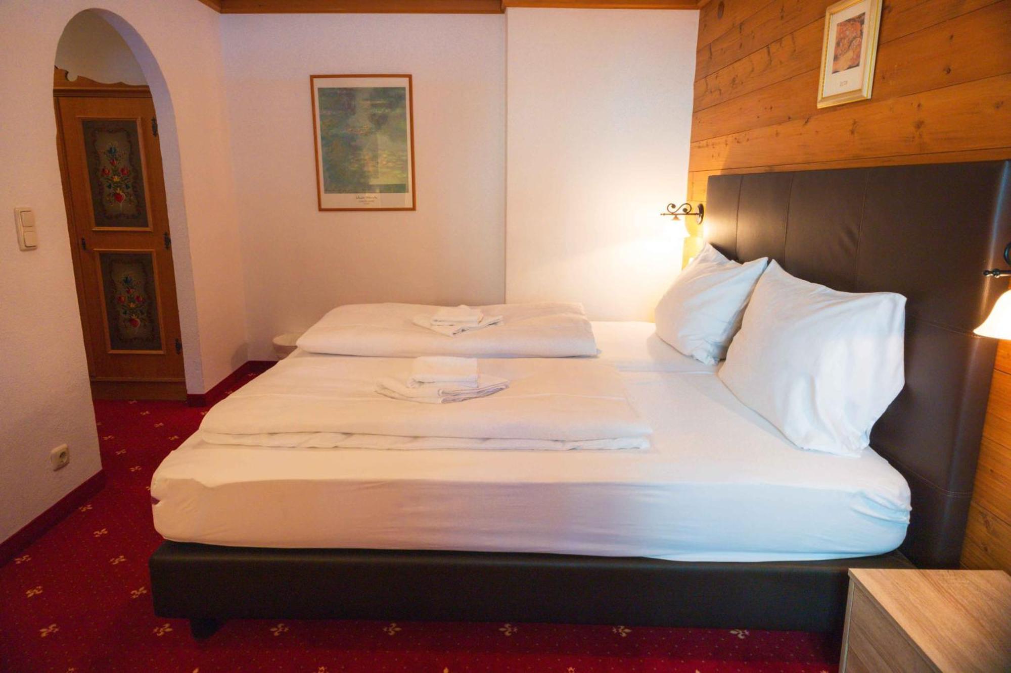 Tirolerhof Hotel Serfaus Ruang foto